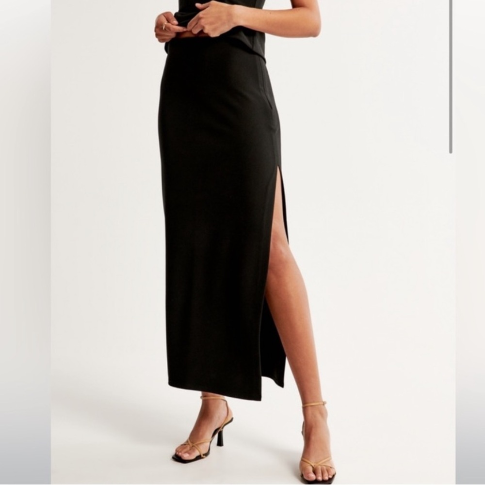 Abercrombie & Fitch Elegant Black Maxi Skirt